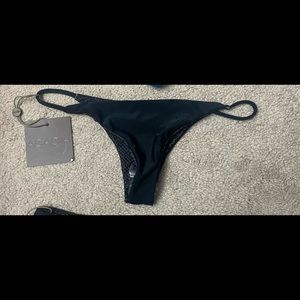 ACACIA Fins bottom size P in Black beauty